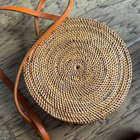 Round Woven Tan Crossbody Bag - Picture 3 of 4
